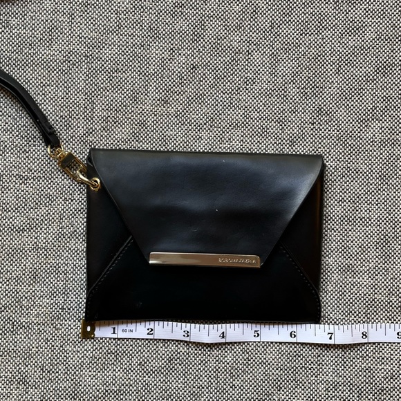 ✨ BCBG MAXAZRIA Wristlet / Clutch ✨ - Picture 9 of 9